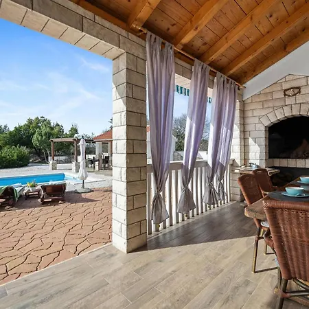 Hébergement de vacances Stunning In With Sauna Drinovci