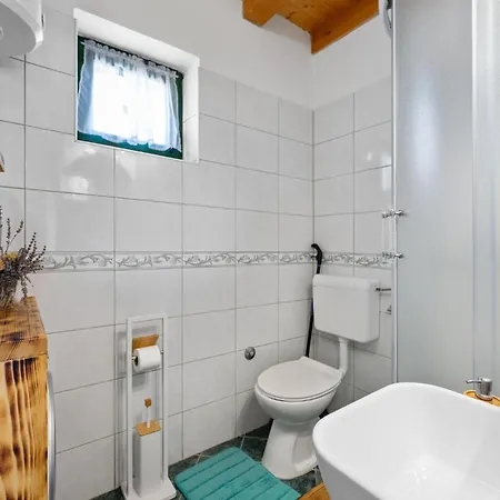 Holiday home Stunning In With Sauna Drinovci