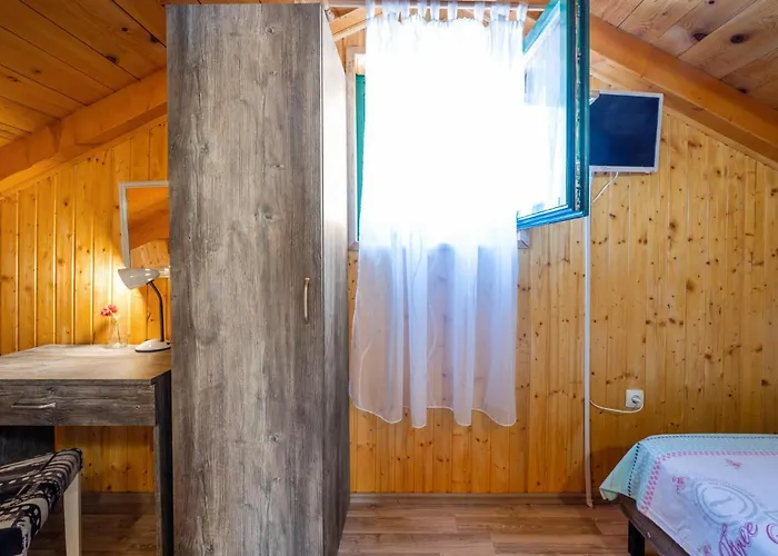 Сasa de vacaciones Stunning In With Sauna Drinovci